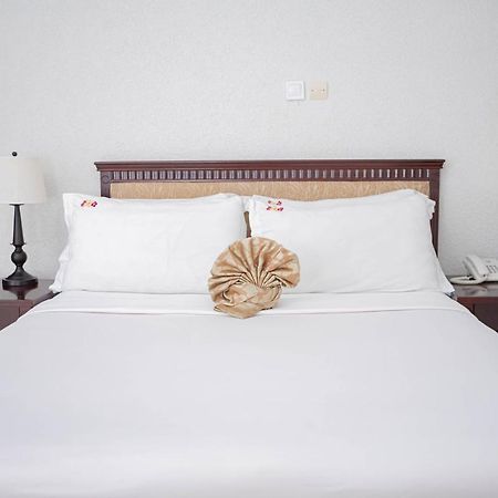 Hotel Hibiscus Louis Либревиль Экстерьер фото