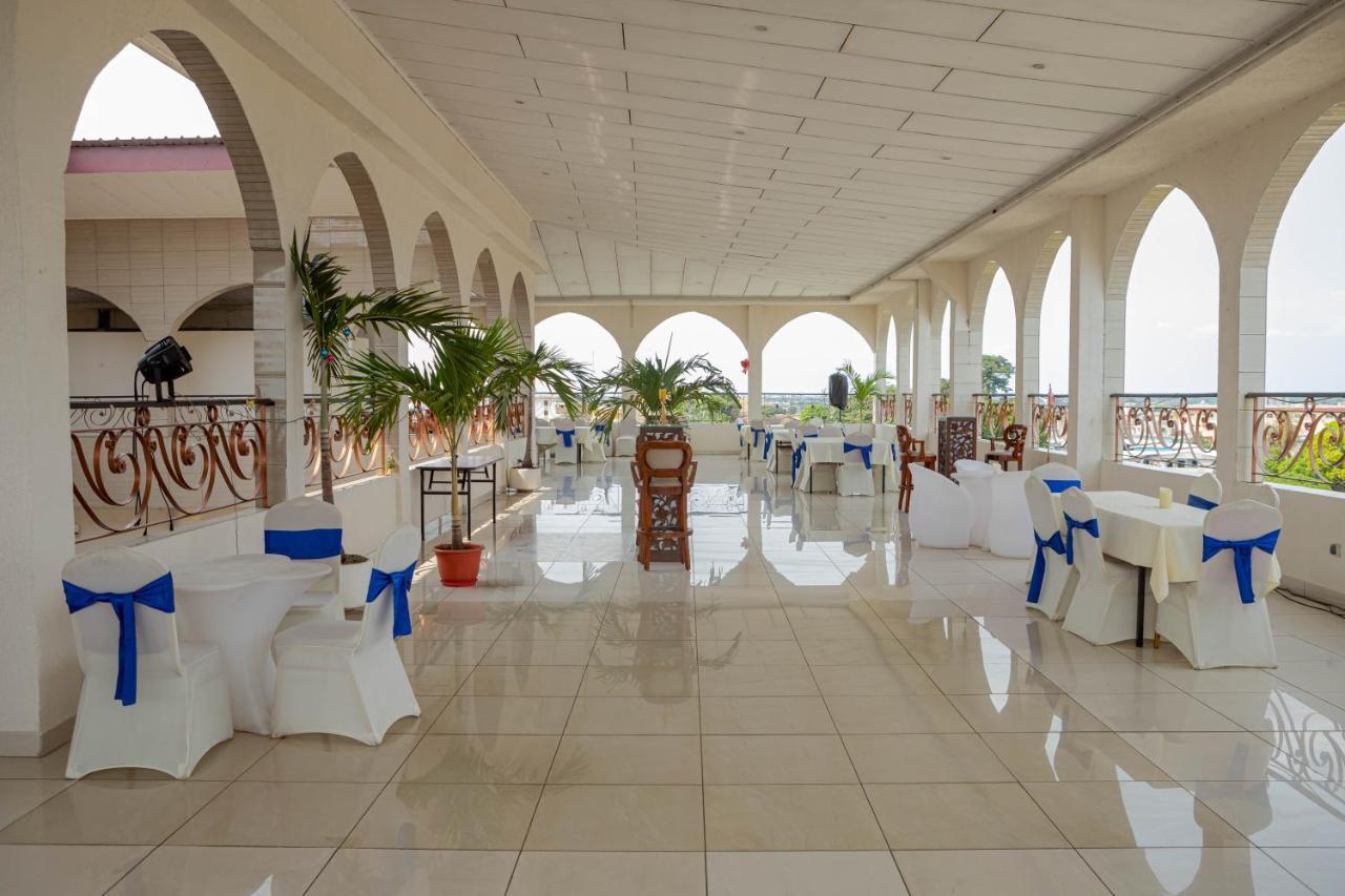 Hotel Hibiscus Louis Либревиль Экстерьер фото