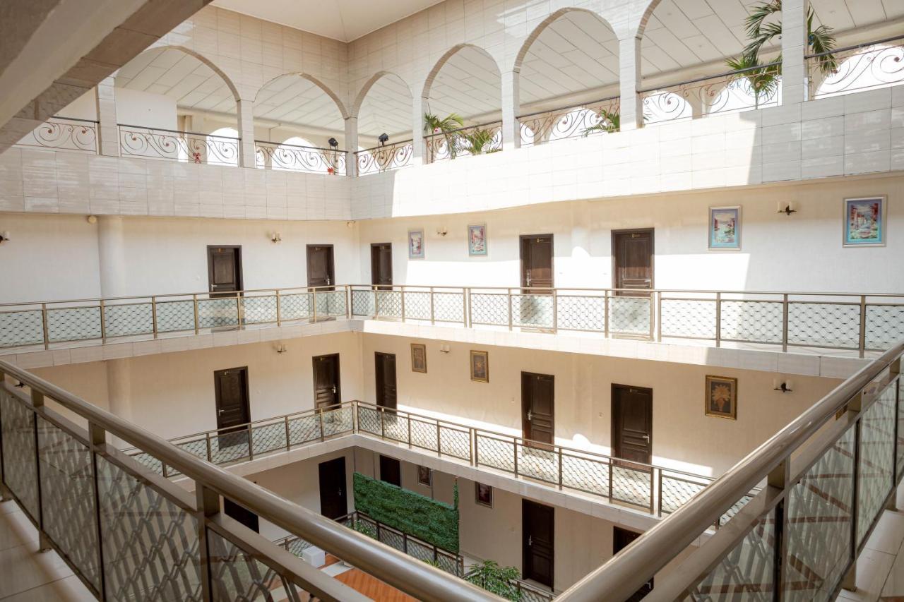 Hotel Hibiscus Louis Либревиль Экстерьер фото