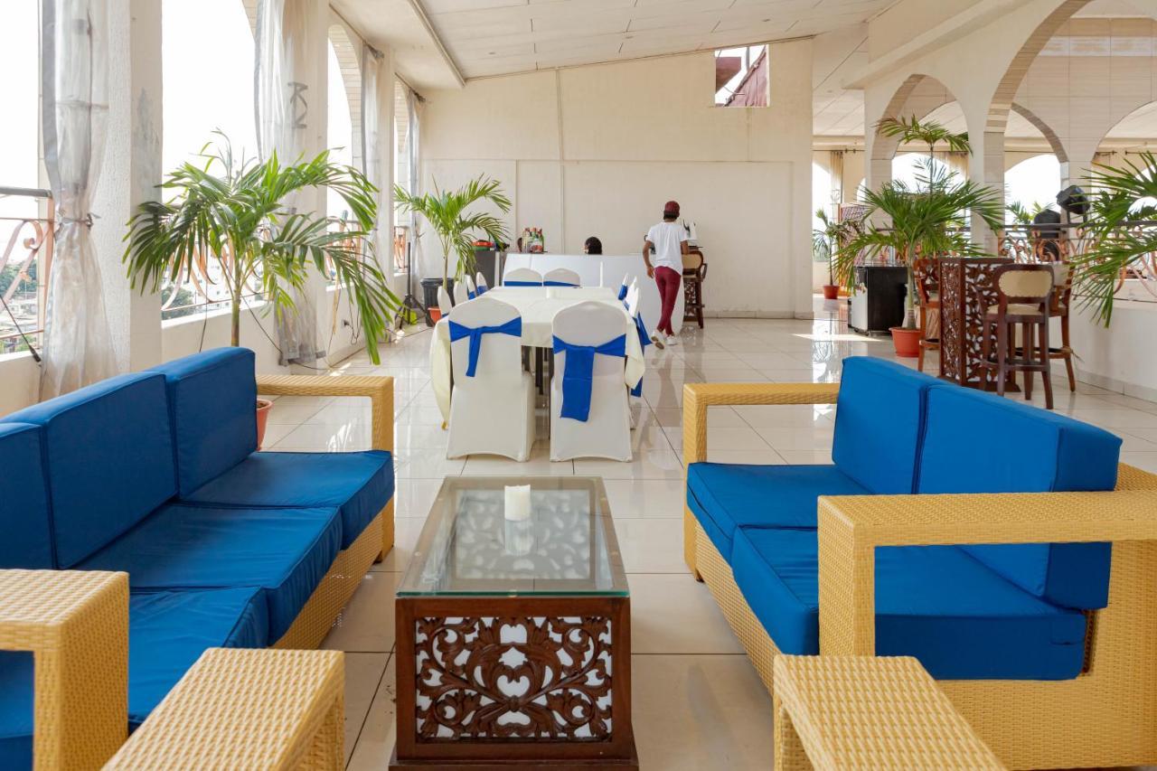 Hotel Hibiscus Louis Либревиль Экстерьер фото