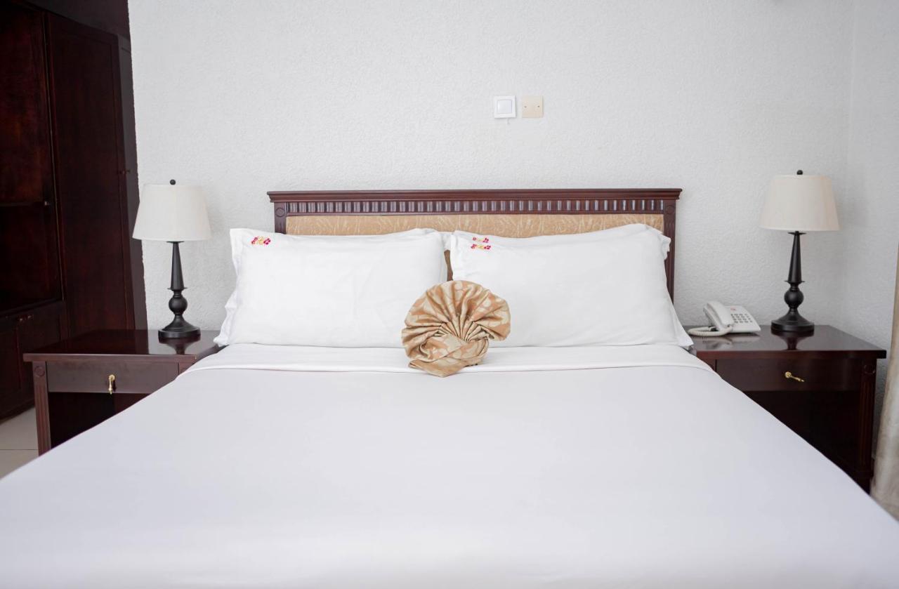 Hotel Hibiscus Louis Либревиль Экстерьер фото
