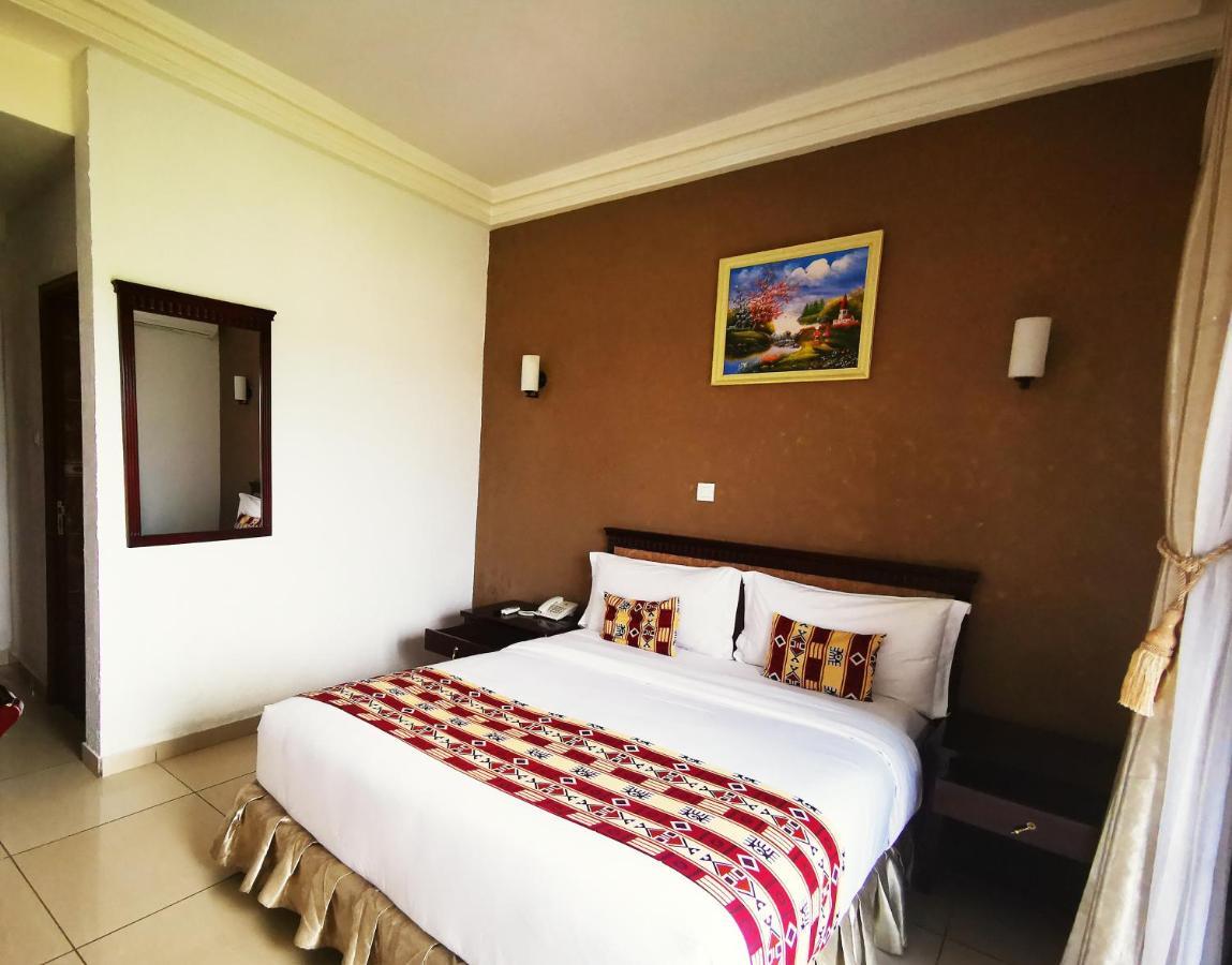 Hotel Hibiscus Louis Либревиль Экстерьер фото